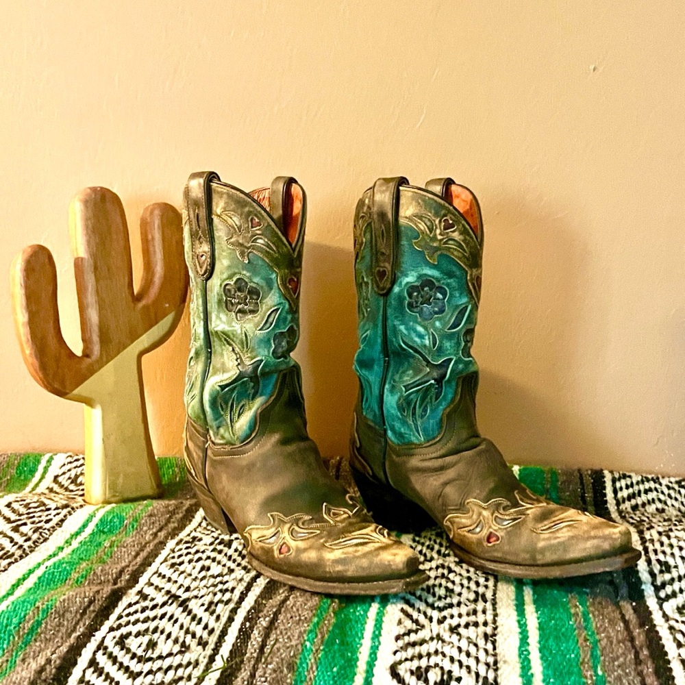 FLASH SALE! Dan Post Vintage Bluebird western cowboy boots ladies 8.5